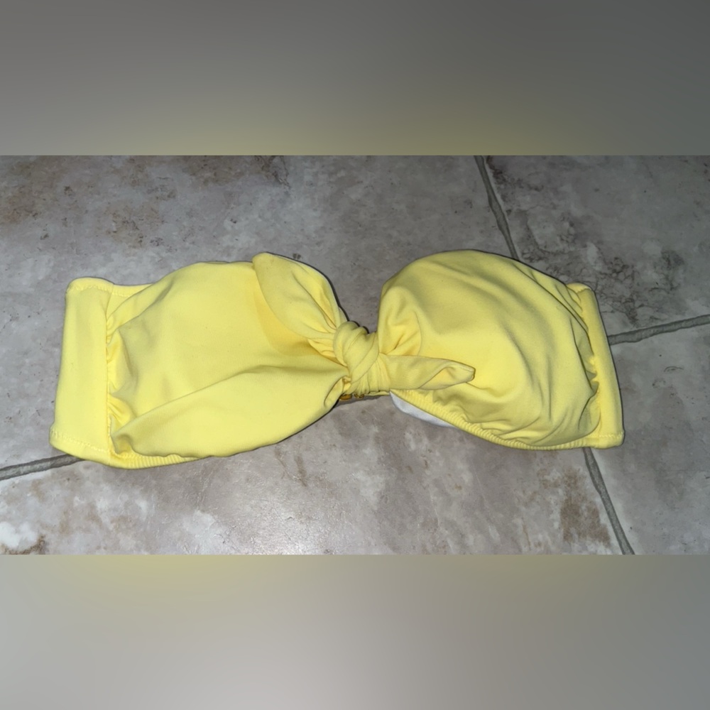 💛 Victoria’s Secret Size Small Bikini Top 💛